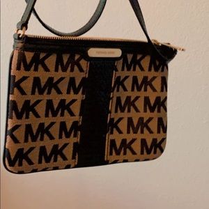 Micheal Kors Mini Cross Body Bag